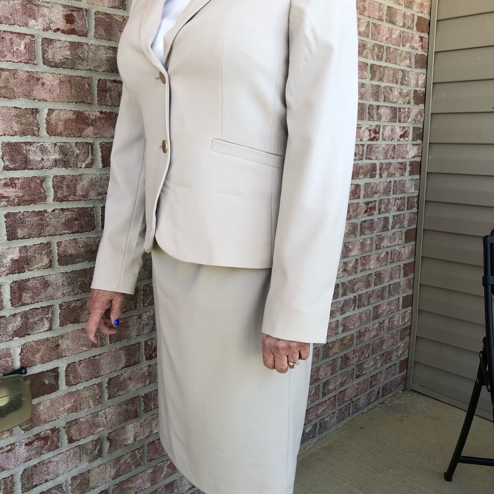 NWOT Women’s Calvin Klein Blazer/Skirt Suit